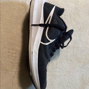 Nike Air Zoom Pegasus 39 in Black and Gray